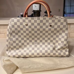 White and Gray Checkered Purse